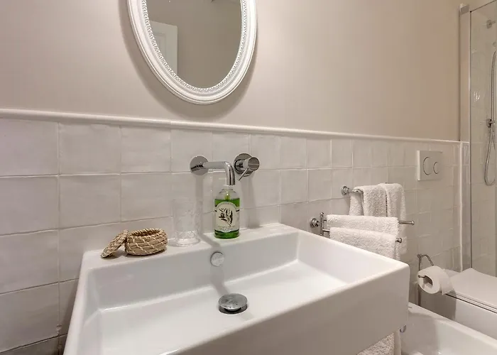 Lambert Apartment