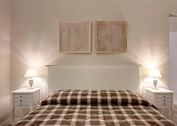 Lambert Apartment *